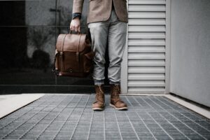 足の臭いを仕事中に防ぐための効果的な対策は？